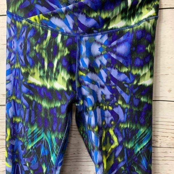 EUC Fabletics Winn Printed Power Hold Leggings - Picture 4 of 5